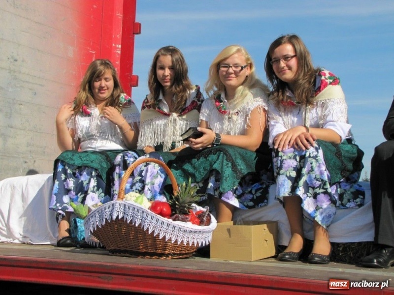 Zdjęcie w galerii na portalu naszraciborz.pl: W Makowie dożynki z Makumbą wiadomości z regionu