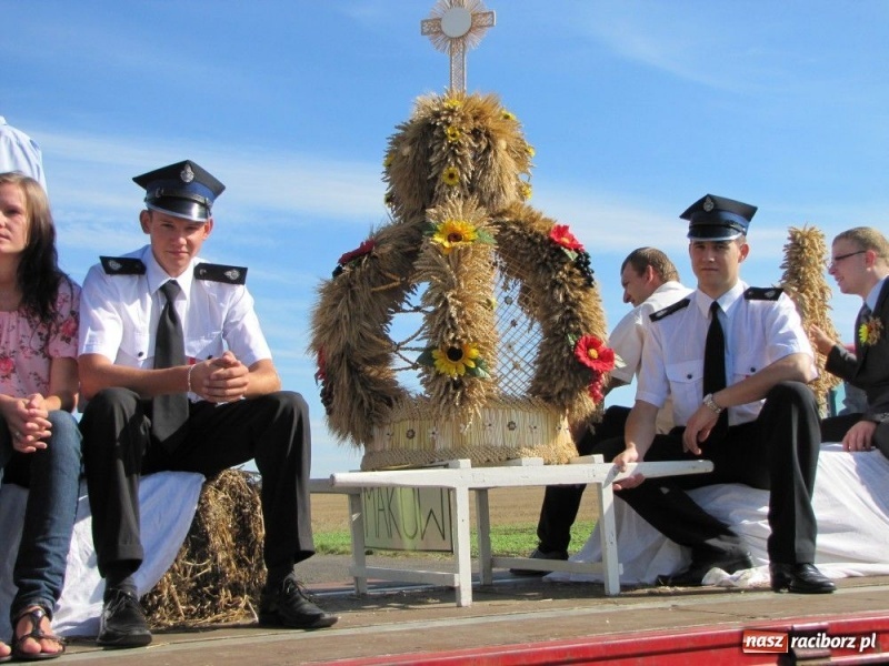 Zdjęcie w galerii na portalu naszraciborz.pl: W Makowie dożynki z Makumbą wiadomości z regionu