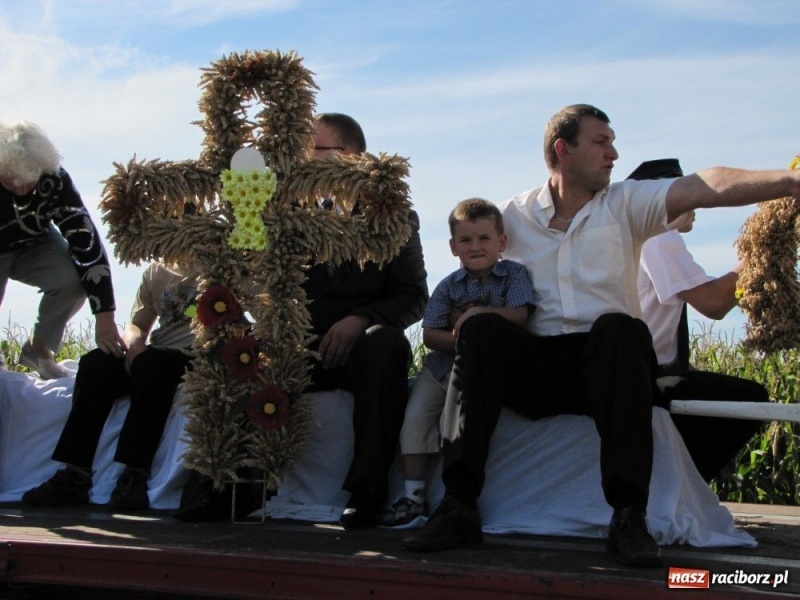 Zdjęcie w galerii na portalu naszraciborz.pl: W Makowie dożynki z Makumbą wiadomości z regionu