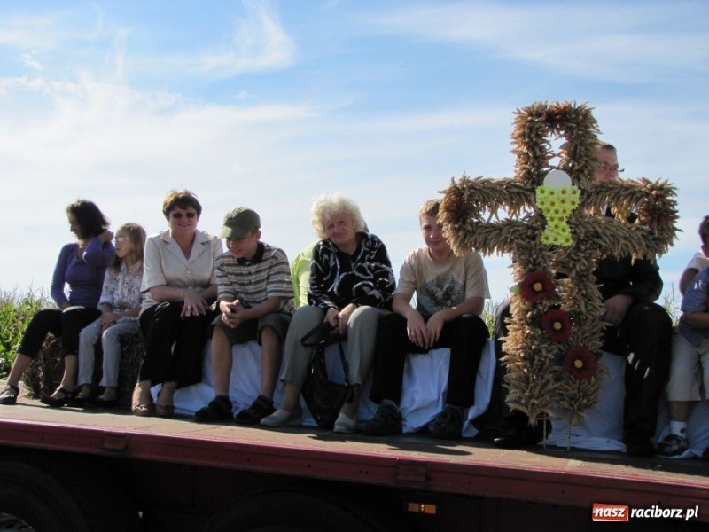 Zdjęcie w galerii na portalu naszraciborz.pl: W Makowie dożynki z Makumbą wiadomości z regionu