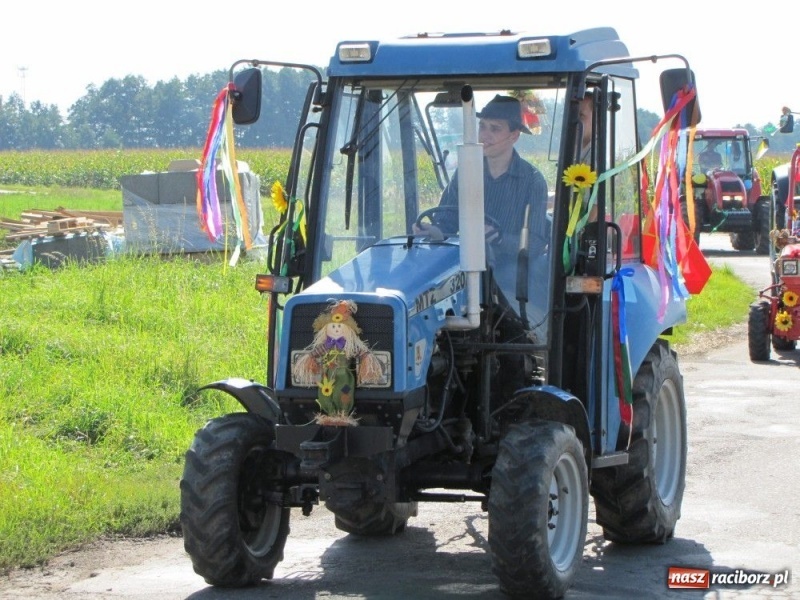 Zdjęcie w galerii na portalu naszraciborz.pl: W Makowie dożynki z Makumbą wiadomości z regionu