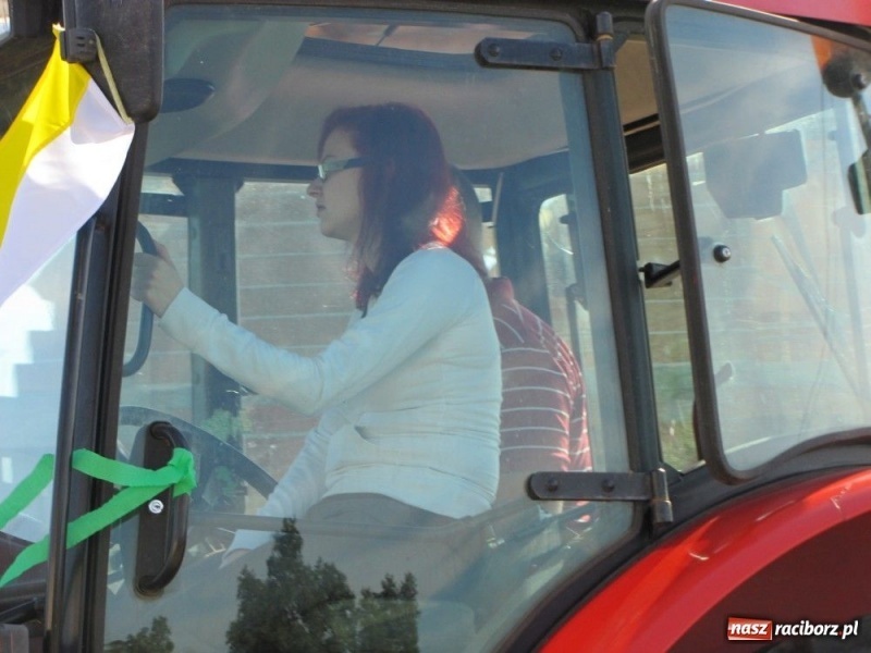 Zdjęcie w galerii na portalu naszraciborz.pl: W Makowie dożynki z Makumbą wiadomości z regionu