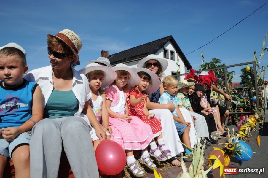 Zdjęcie w galerii na portalu naszraciborz.pl: W Pietrowicach rewia sprzętu wiadomości z regionu