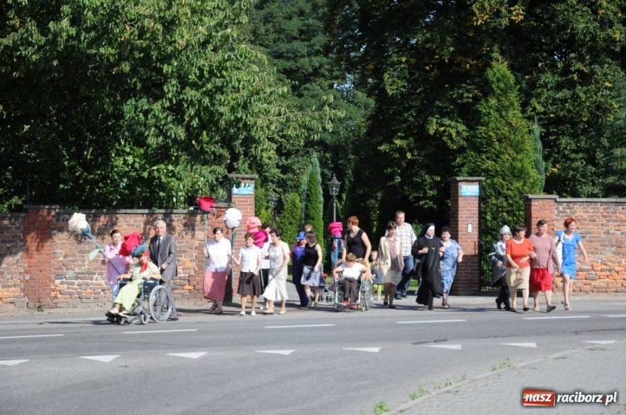 Zdjęcie w galerii na portalu naszraciborz.pl: Dobrodzieje mają teraz swoją aleję wiadomości z regionu