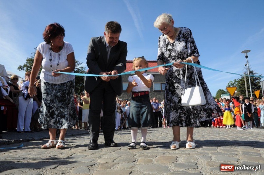 Zdjęcie w galerii na portalu naszraciborz.pl: Dobrodzieje mają teraz swoją aleję wiadomości z regionu