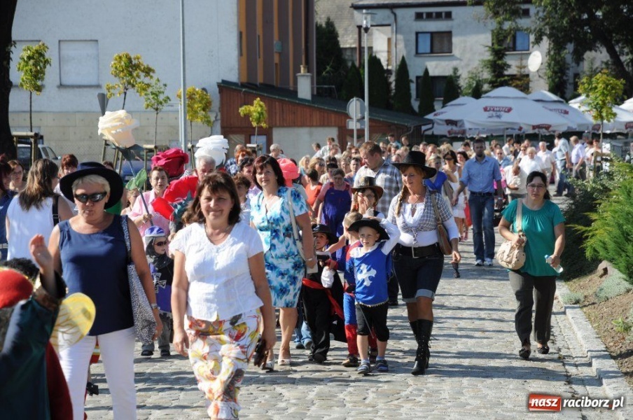 Zdjęcie w galerii na portalu naszraciborz.pl: Dobrodzieje mają teraz swoją aleję wiadomości z regionu