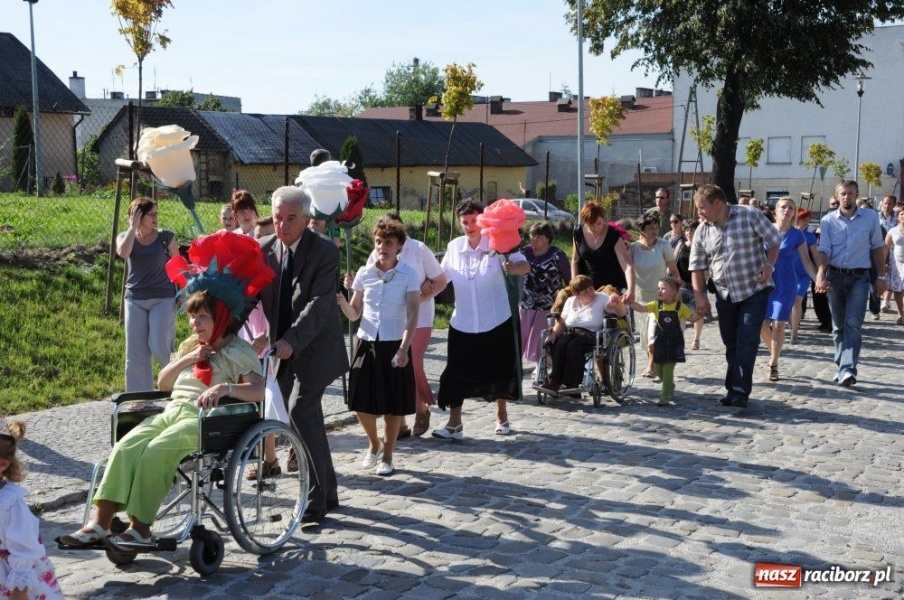 Zdjęcie w galerii na portalu naszraciborz.pl: Dobrodzieje mają teraz swoją aleję wiadomości z regionu