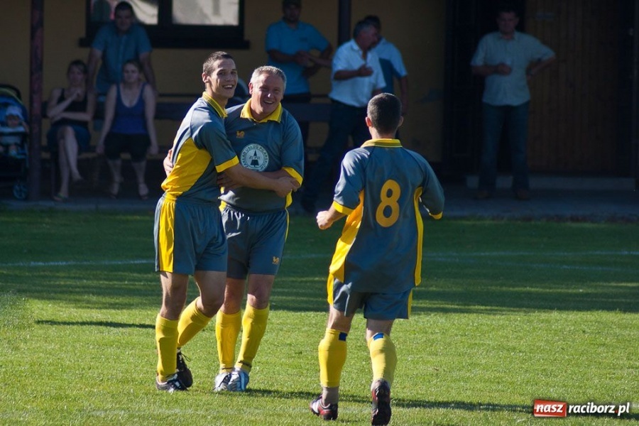 Zdjęcie w galerii na portalu naszraciborz.pl: Tworków na kolanach u siebie wiadomości z regionu