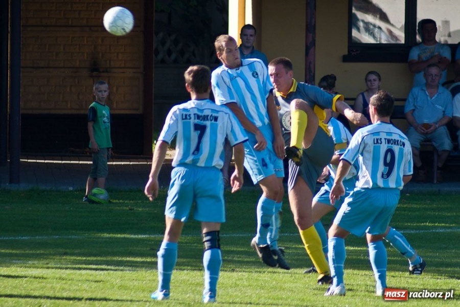 Zdjęcie w galerii na portalu naszraciborz.pl: Tworków na kolanach u siebie wiadomości z regionu