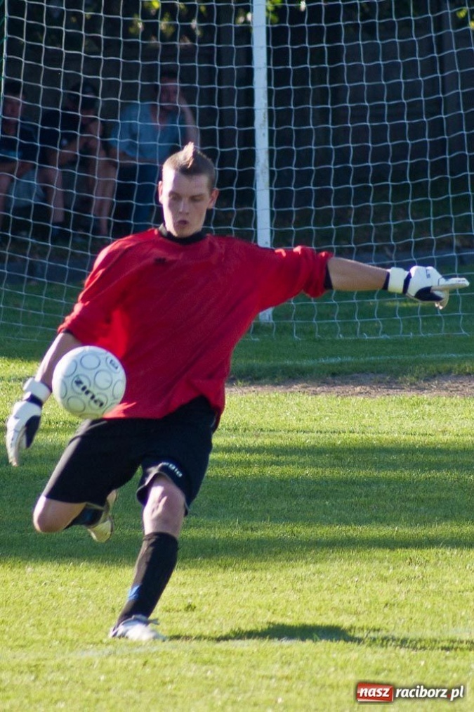 Zdjęcie w galerii na portalu naszraciborz.pl: Tworków na kolanach u siebie wiadomości z regionu