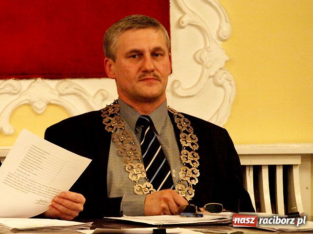 Zdjęcie w galerii na portalu naszraciborz.pl: Dogodzili wszystkim - będzie stadion i plac wiadomości z regionu