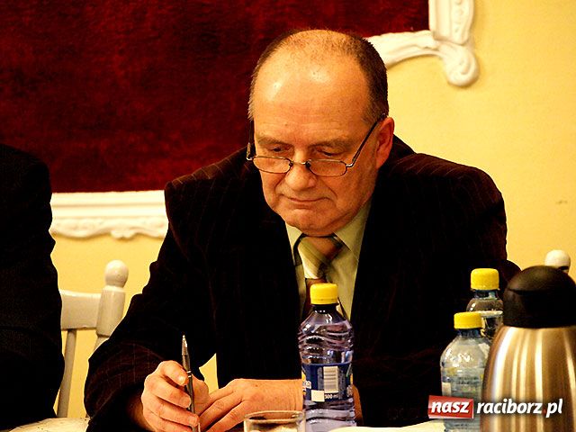 Zdjęcie w galerii na portalu naszraciborz.pl: Dogodzili wszystkim - będzie stadion i plac wiadomości z regionu