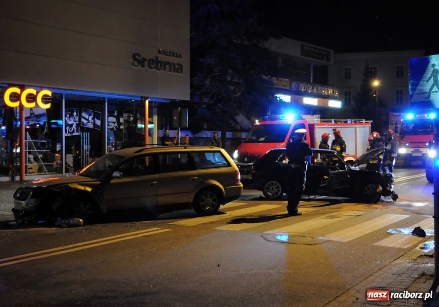 Zdjęcie w galerii na portalu naszraciborz.pl: Ścigali się na Opawskiej. Efekt? Wypadek wiadomości z regionu