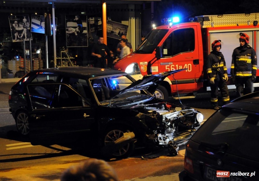 Zdjęcie w galerii na portalu naszraciborz.pl: Ścigali się na Opawskiej. Efekt? Wypadek wiadomości z regionu