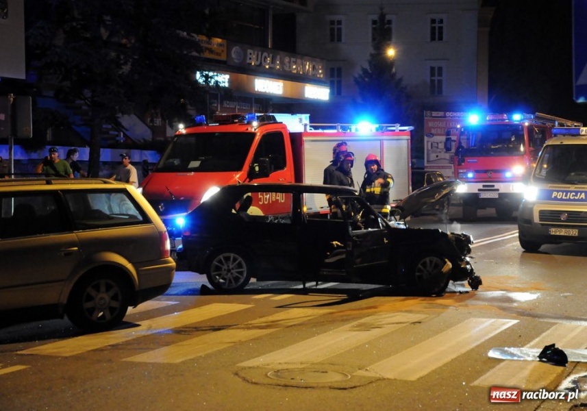 Zdjęcie w galerii na portalu naszraciborz.pl: Ścigali się na Opawskiej. Efekt? Wypadek wiadomości z regionu