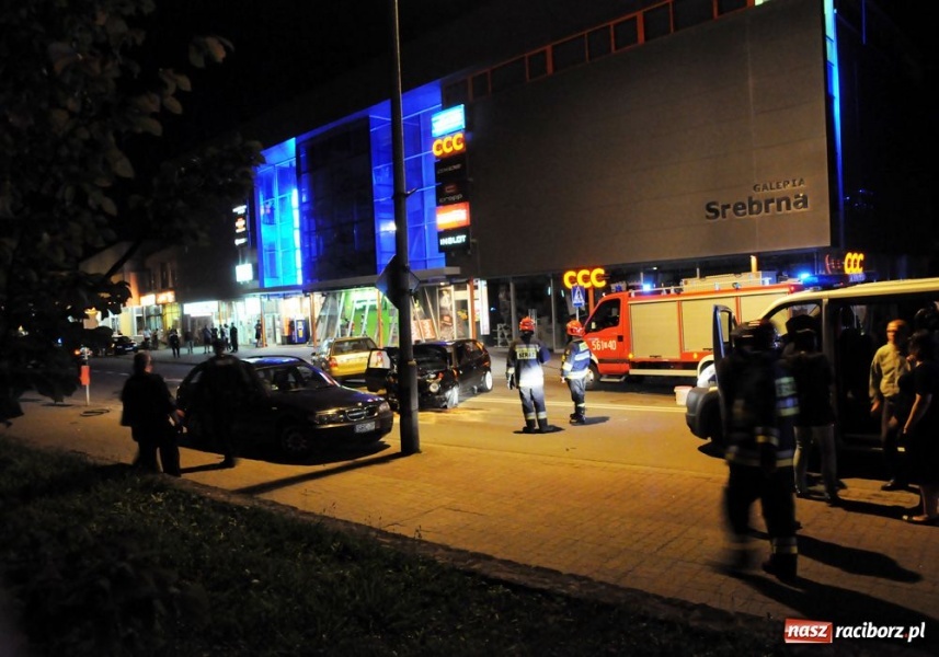 Zdjęcie w galerii na portalu naszraciborz.pl: Ścigali się na Opawskiej. Efekt? Wypadek wiadomości z regionu