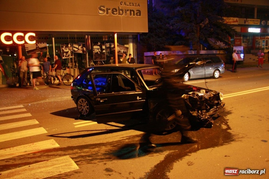 Zdjęcie w galerii na portalu naszraciborz.pl: Ścigali się na Opawskiej. Efekt? Wypadek wiadomości z regionu