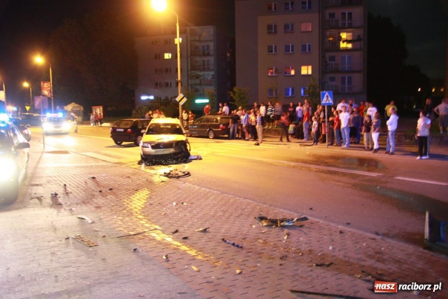 Zdjęcie w galerii na portalu naszraciborz.pl: Ścigali się na Opawskiej. Efekt? Wypadek wiadomości z regionu