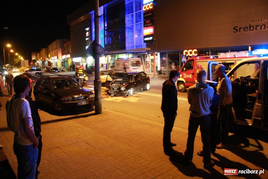 Zdjęcie w galerii na portalu naszraciborz.pl: Ścigali się na Opawskiej. Efekt? Wypadek wiadomości z regionu