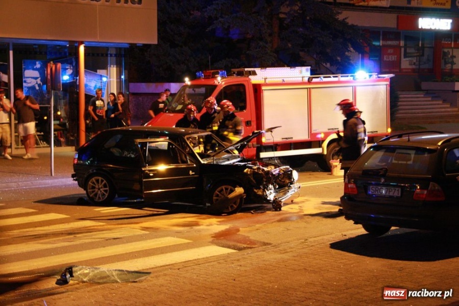 Zdjęcie w galerii na portalu naszraciborz.pl: Ścigali się na Opawskiej. Efekt? Wypadek wiadomości z regionu