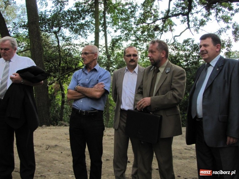 Zdjęcie w galerii na portalu naszraciborz.pl: W wodzie stanie wieża widokowa wiadomości z regionu