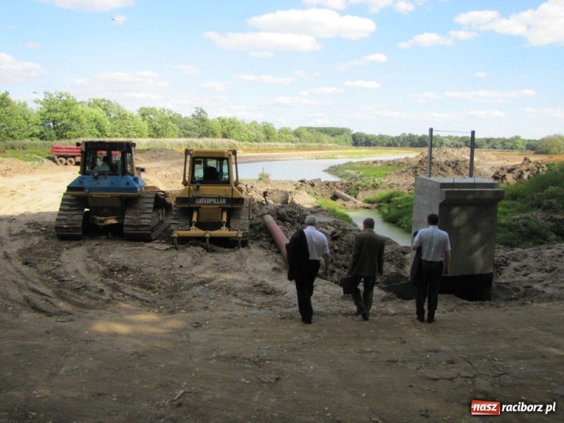 Zdjęcie w galerii na portalu naszraciborz.pl: W wodzie stanie wieża widokowa wiadomości z regionu