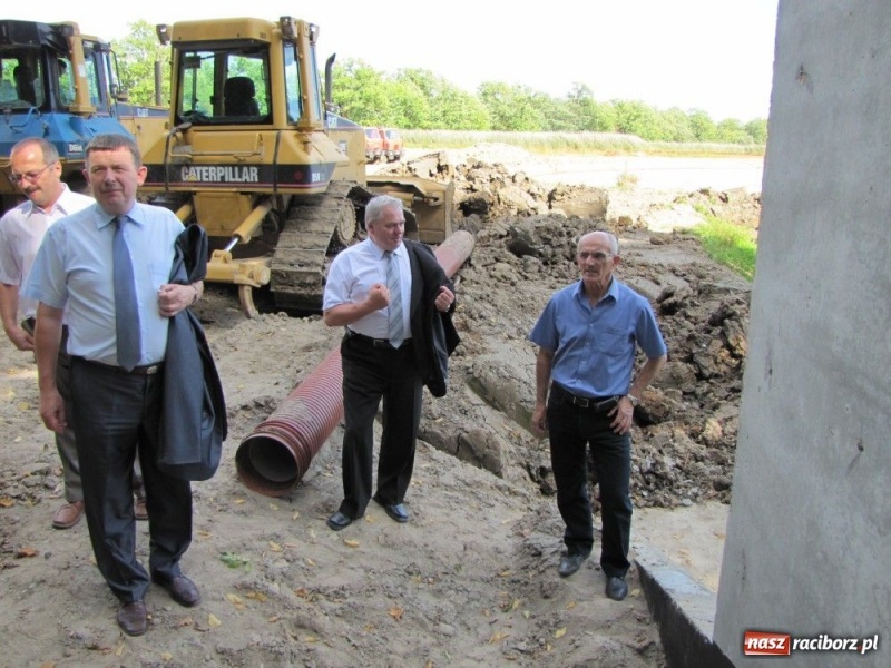 Zdjęcie w galerii na portalu naszraciborz.pl: W wodzie stanie wieża widokowa wiadomości z regionu