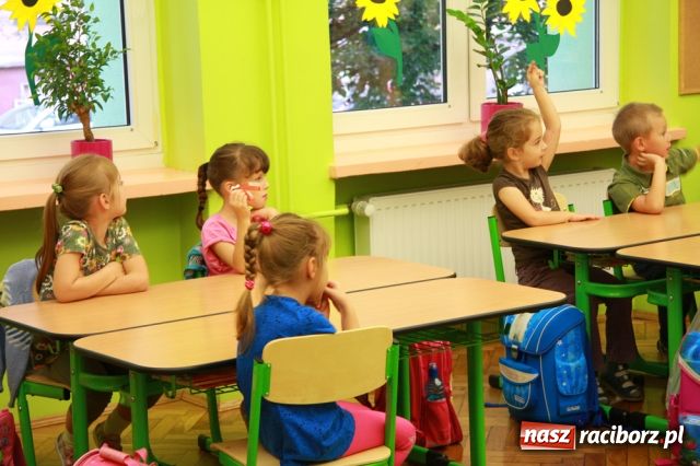 Zdjęcie w galerii na portalu naszraciborz.pl: Uczą jak bezpiecznie dojść do szkoły wiadomości z regionu