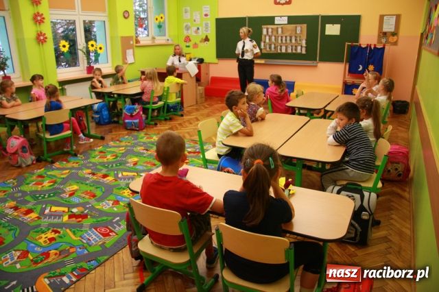 Zdjęcie w galerii na portalu naszraciborz.pl: Uczą jak bezpiecznie dojść do szkoły wiadomości z regionu