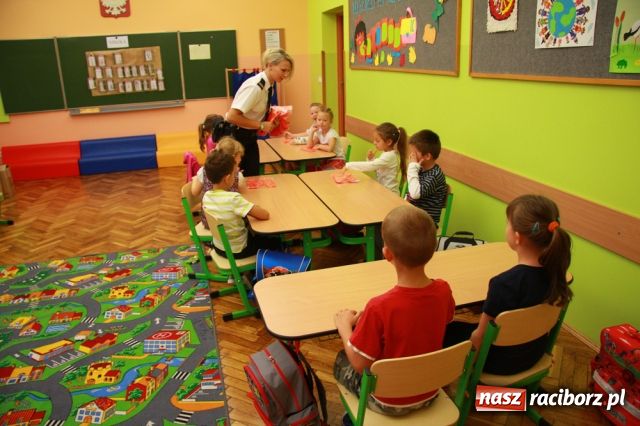 Zdjęcie w galerii na portalu naszraciborz.pl: Uczą jak bezpiecznie dojść do szkoły wiadomości z regionu