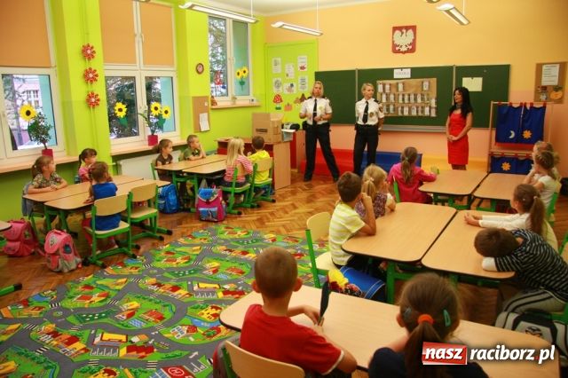 Zdjęcie w galerii na portalu naszraciborz.pl: Uczą jak bezpiecznie dojść do szkoły wiadomości z regionu