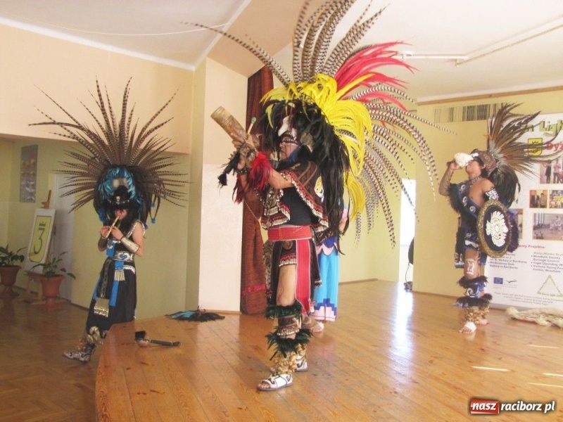 Zdjęcie w galerii na portalu naszraciborz.pl: Potomkowie Azteków w Raciborzu wiadomości z regionu