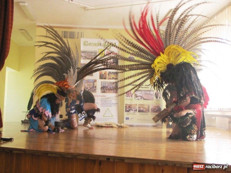 Zdjęcie w galerii na portalu naszraciborz.pl: Potomkowie Azteków w Raciborzu wiadomości z regionu