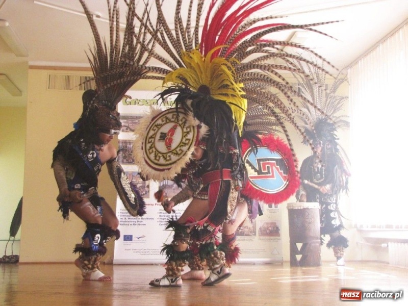 Zdjęcie w galerii na portalu naszraciborz.pl: Potomkowie Azteków w Raciborzu wiadomości z regionu