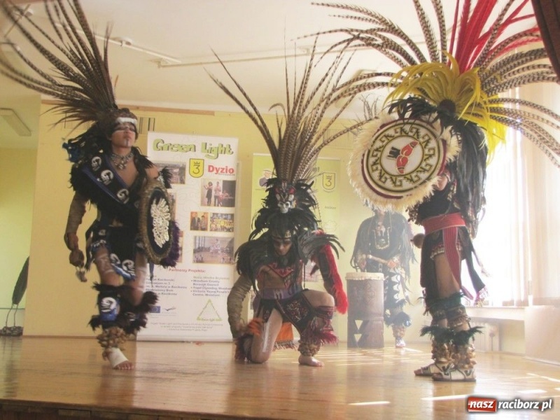 Zdjęcie w galerii na portalu naszraciborz.pl: Potomkowie Azteków w Raciborzu wiadomości z regionu