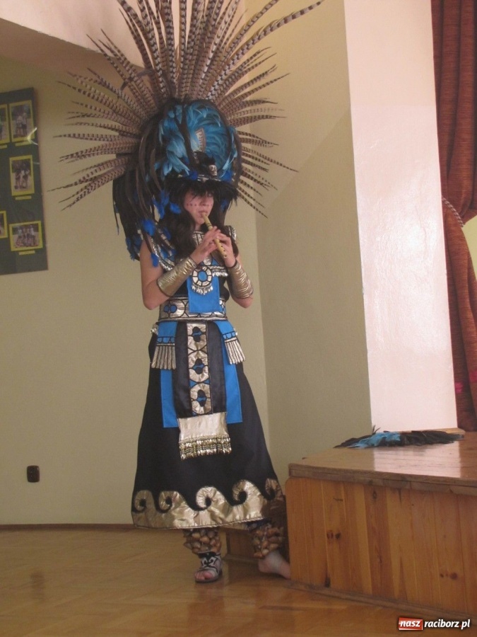 Zdjęcie w galerii na portalu naszraciborz.pl: Potomkowie Azteków w Raciborzu wiadomości z regionu