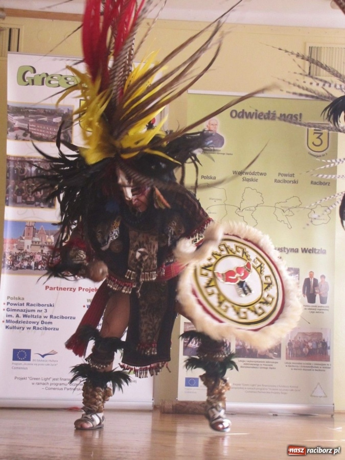 Zdjęcie w galerii na portalu naszraciborz.pl: Potomkowie Azteków w Raciborzu wiadomości z regionu