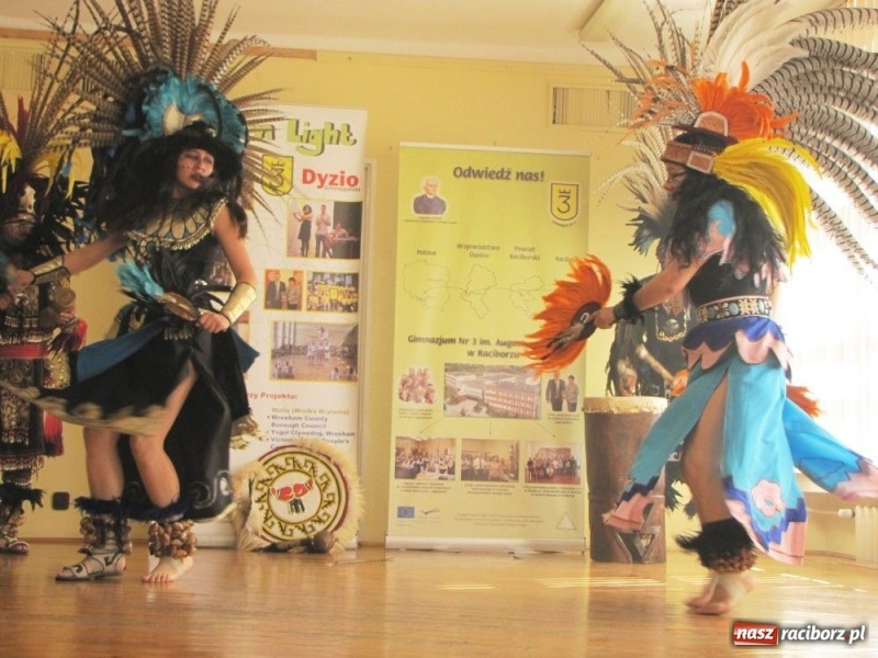 Zdjęcie w galerii na portalu naszraciborz.pl: Potomkowie Azteków w Raciborzu wiadomości z regionu