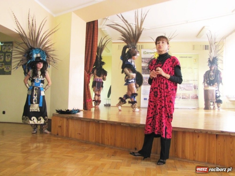Zdjęcie w galerii na portalu naszraciborz.pl: Potomkowie Azteków w Raciborzu wiadomości z regionu