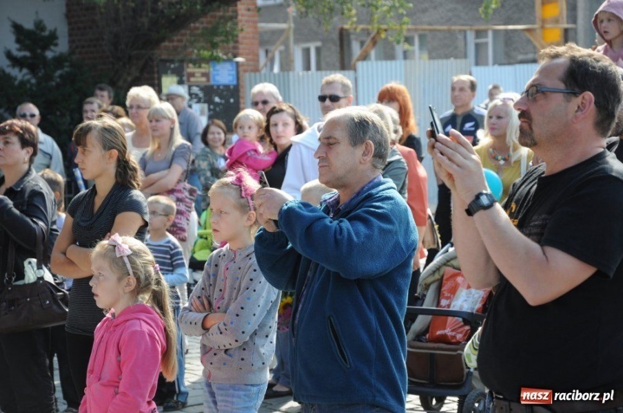 Zdjęcie w galerii na portalu naszraciborz.pl: Potomkowie Azteków tańczyli na Rynku wiadomości z regionu