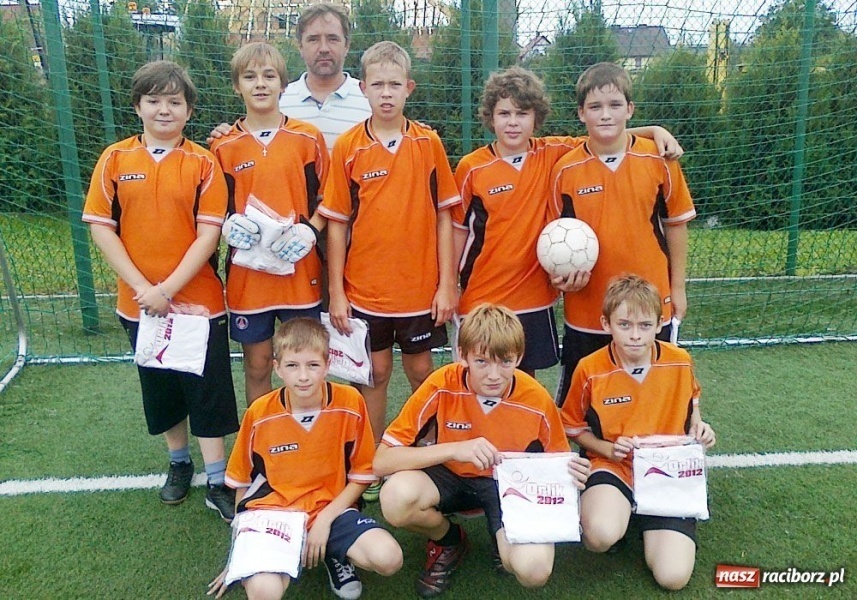 Zdjęcie w galerii na portalu naszraciborz.pl: Piłka w grze o Puchar Premiera wiadomości z regionu