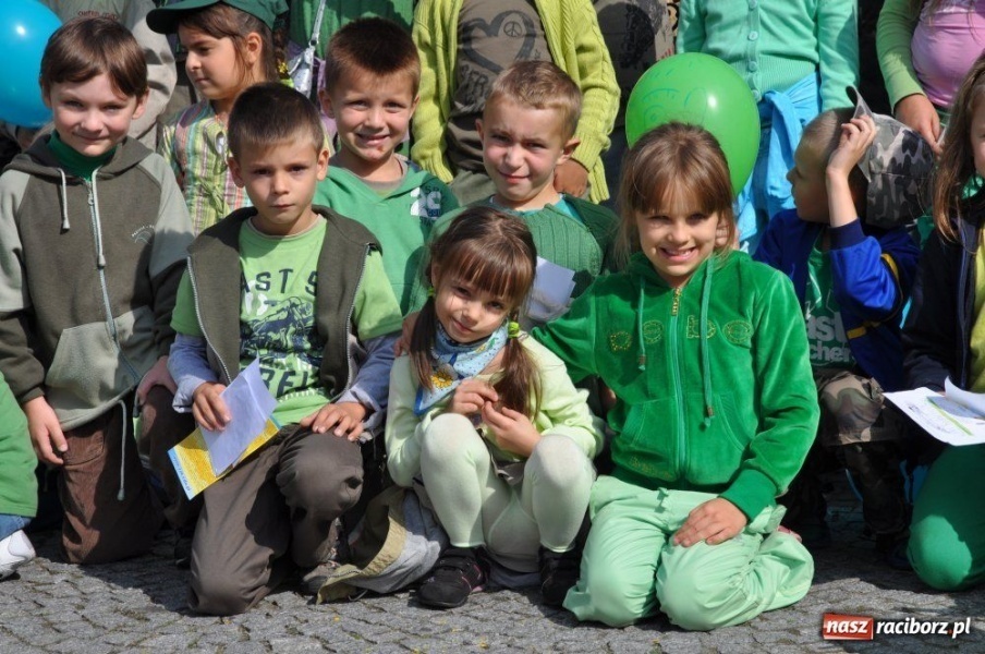 Zdjęcie w galerii na portalu naszraciborz.pl: Eko-Elfy maszerowały przez miasto wiadomości z regionu