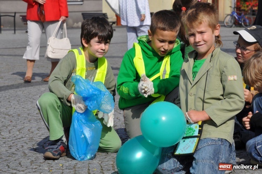Zdjęcie w galerii na portalu naszraciborz.pl: Eko-Elfy maszerowały przez miasto wiadomości z regionu