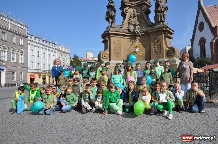 Zdjęcie w galerii na portalu naszraciborz.pl: Eko-Elfy maszerowały przez miasto wiadomości z regionu