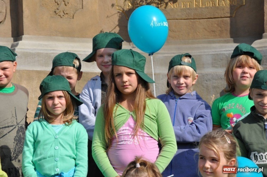 Zdjęcie w galerii na portalu naszraciborz.pl: Eko-Elfy maszerowały przez miasto wiadomości z regionu