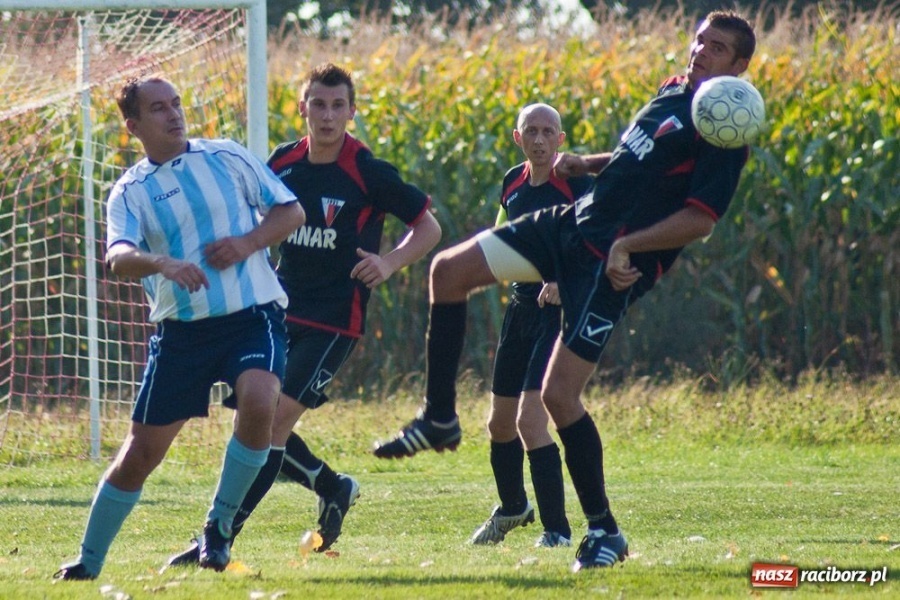 Zdjęcie w galerii na portalu naszraciborz.pl: Bieńkowice pokonały Samborowice wiadomości z regionu