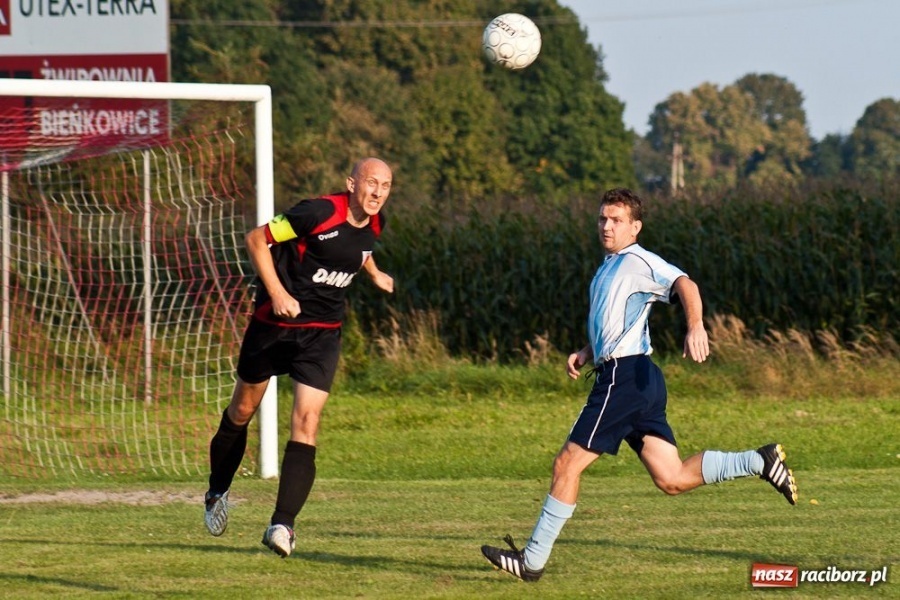 Zdjęcie w galerii na portalu naszraciborz.pl: Bieńkowice pokonały Samborowice wiadomości z regionu