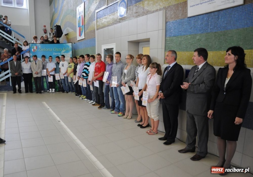 Zdjęcie w galerii na portalu naszraciborz.pl: Starosta wskoczył na płyciznę wiadomości z regionu