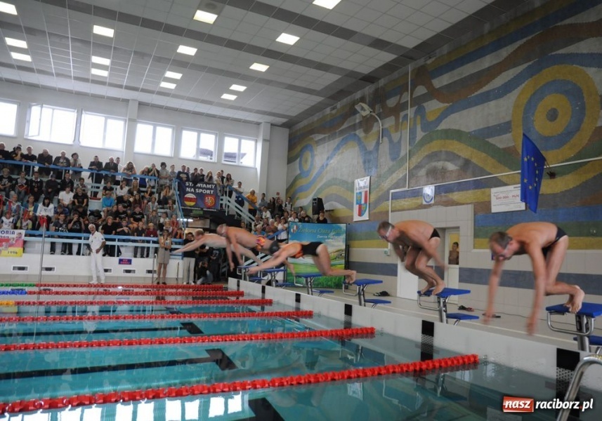 Zdjęcie w galerii na portalu naszraciborz.pl: Starosta wskoczył na płyciznę wiadomości z regionu