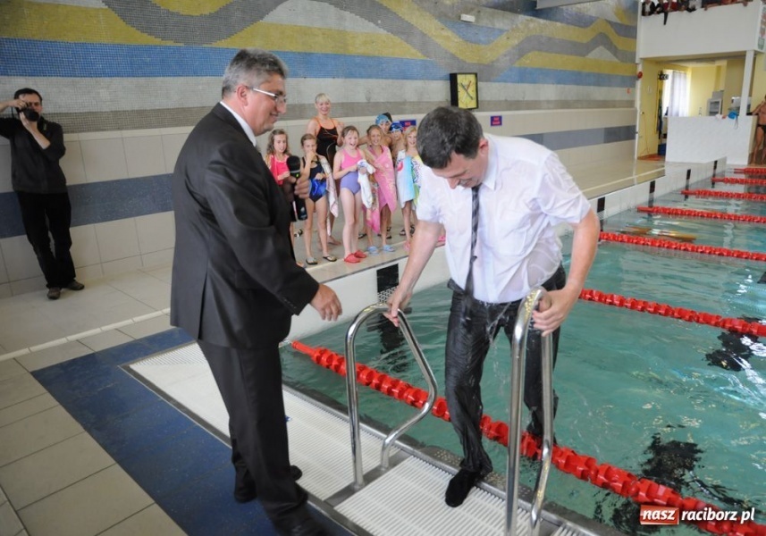 Zdjęcie w galerii na portalu naszraciborz.pl: Starosta wskoczył na płyciznę wiadomości z regionu